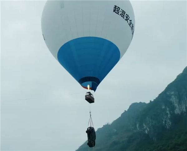 沃尔沃XC70 35米高空自由落体测试