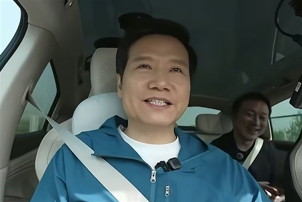 雷军与西班牙首相桑切斯合影