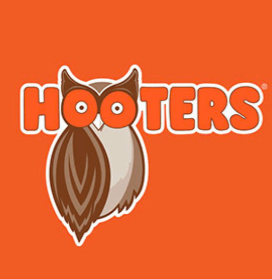 Hooters制服演变对比