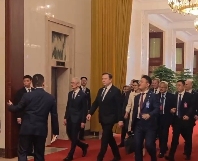 中美元首会谈现场，美商界代表入场