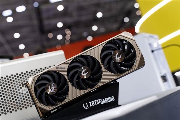 索泰RTX 5080 SOLID 周年纪念版