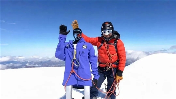 Pemba登山机器人登顶照片