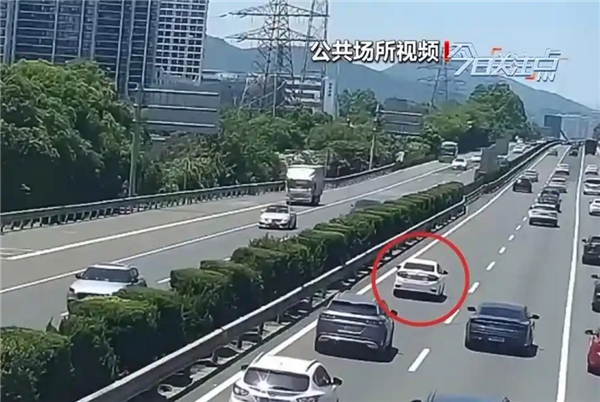 龟速车被查处现场