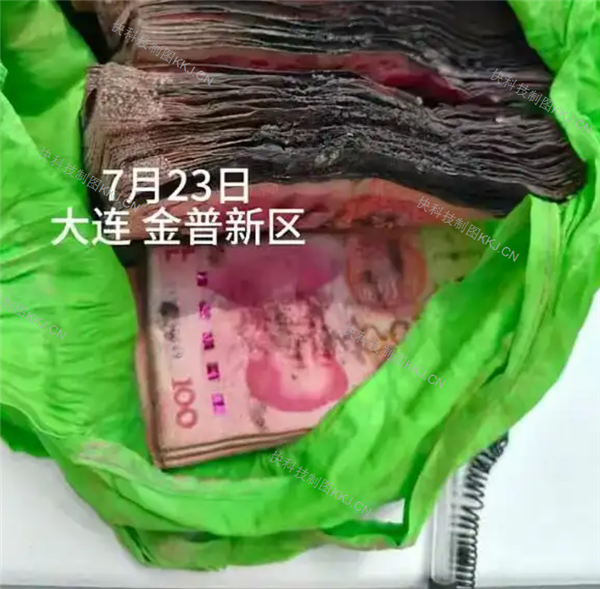 男子出差忘关窗 阳台10万现金发霉 最终兑换8.2万