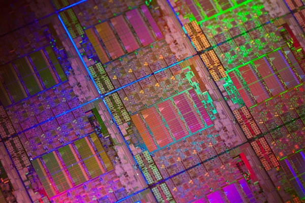 死对头也能化敌为友！AMD要找宿敌Intel代工
