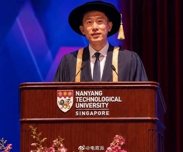 TikTok CEO周受资出席南洋理工大学毕业典礼：鼓励博士生毕业积极探索未知