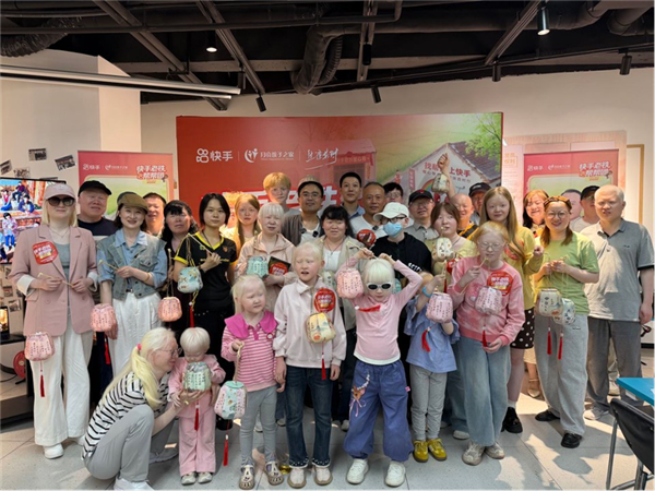 快手联动热剧《生逢其时》落地西安 以中秋公益守护