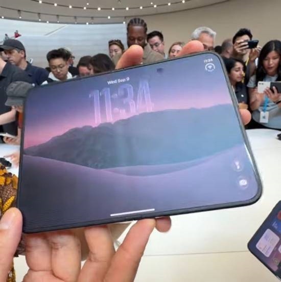 iPhone Duo 屏幕在不同光线下的表现