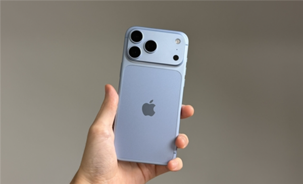 多名网友吐槽iPhone 18 Pro Max定格照泛绿斑！苹果客服回应