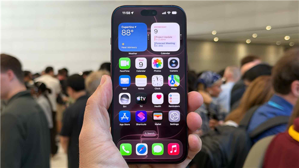 iPhone 18出了：《爱情公寓》主演又合体了
