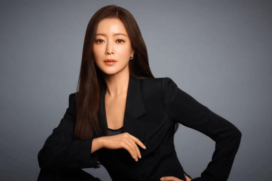 金喜善坦言婚后压力：喂奶时总觉得自己错过了好作品