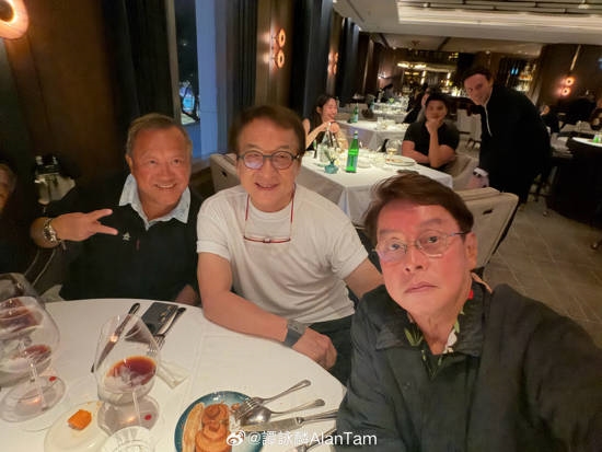 成龙、曾志伟近照曝光