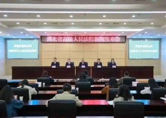 男友为病逝女友的母亲养老送终 获500万遗产被起诉