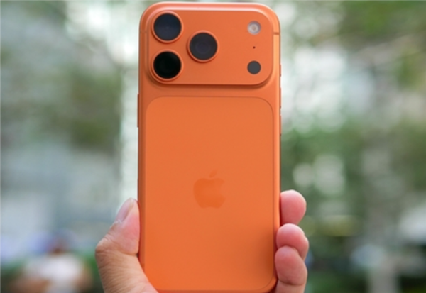 网传iPhone 17标准版相机键掉漆可免费换中框及电池！客服回应