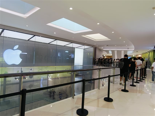 iPhone Duo等货排至明年1月 黄牛加价预期却先松动了