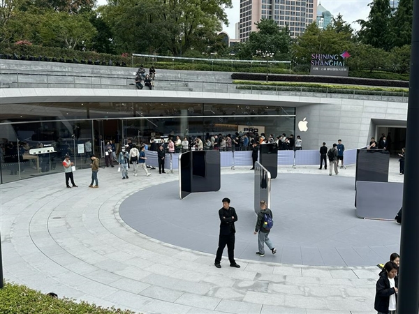 iPhone Duo等货排至明年1月 黄牛加价预期却先松动了