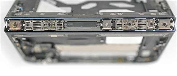 iPhone Duo批量裂屏：问题大概率卡在铰链支撑杆