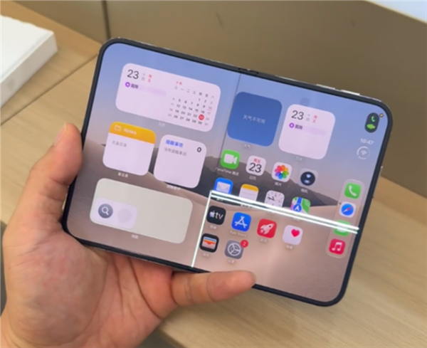 iPhone Duo内外屏全部翻车！初代产品成熟度饱受质疑