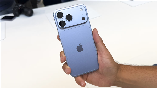 iPhone 18 Pro刚用上可变光圈 余承东宣布华为Mate 90全系支持连续可变光圈