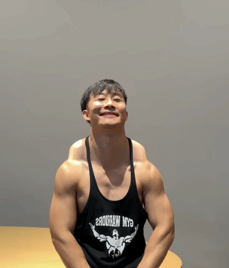 斜方肌大到抽象！健身博主“斜方王”走红
