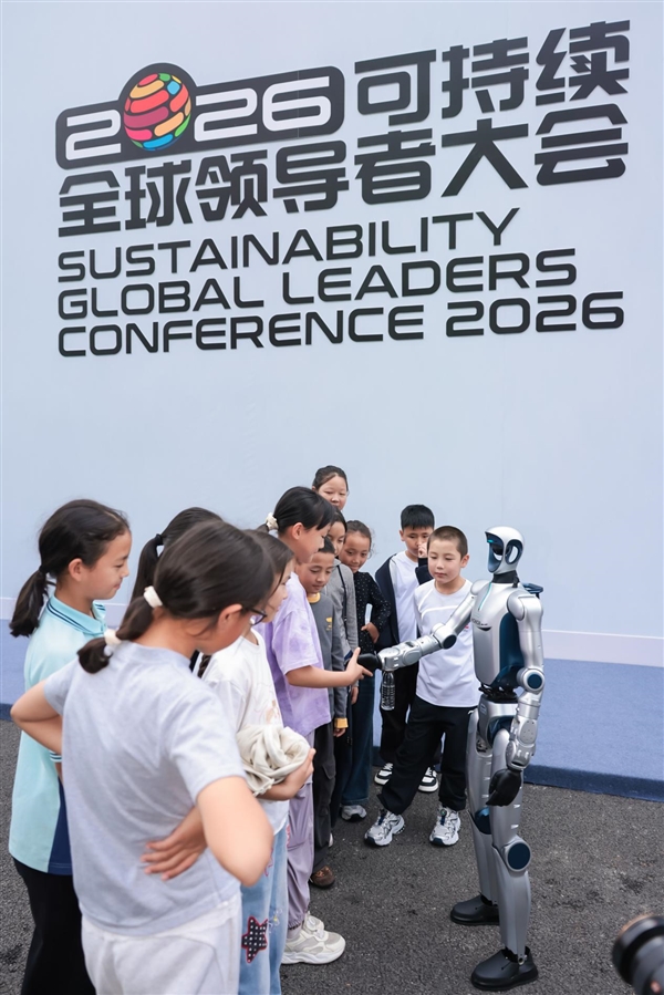 荣耀以AI终端生态全阵容亮相2026可持续全球领导者大会 以“科技向善”作答 共赴之约
